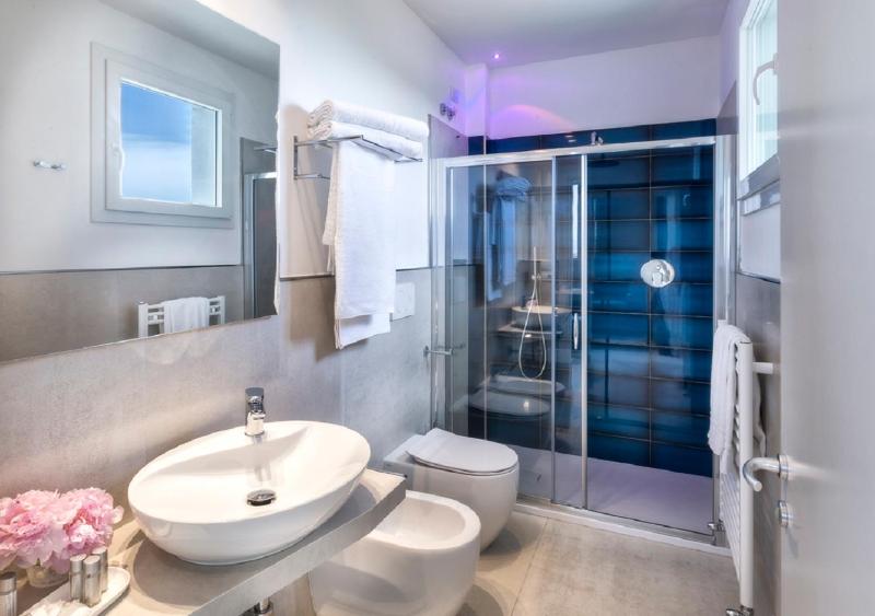 Superior Triple Room - Sea Front image 2