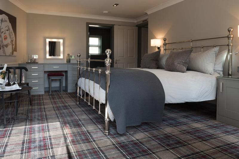 Deluxe Double Room image 3