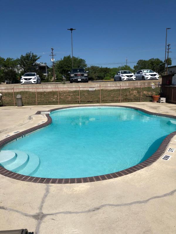 Windcrest Inn and Suites - image 3