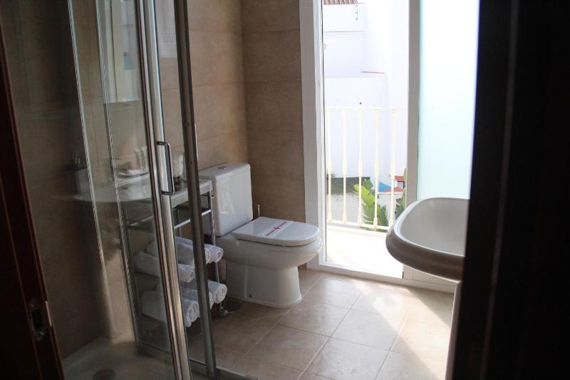 Double or Twin Room image 2