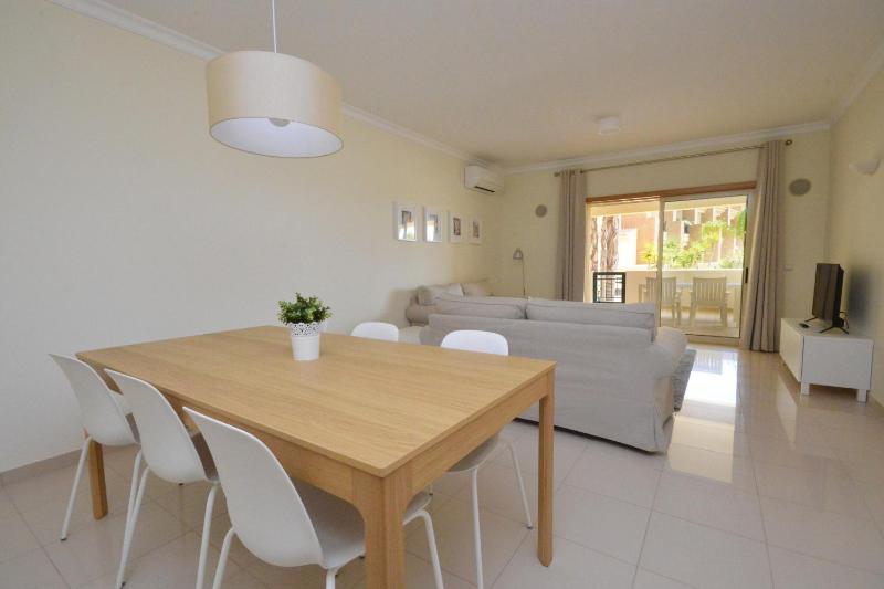One-Bedroom Apartment image 4