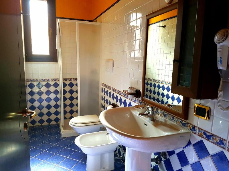 Economy Double Room with Private External Bathroom image 2