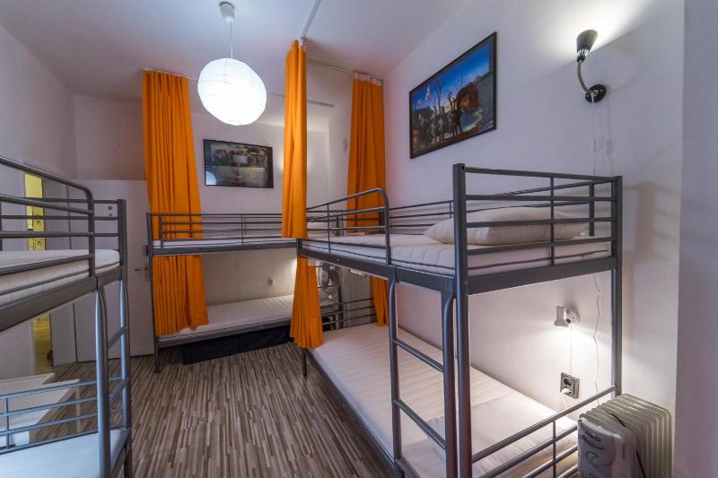 Bunk Bed in Mixed Dormitory Room image 2