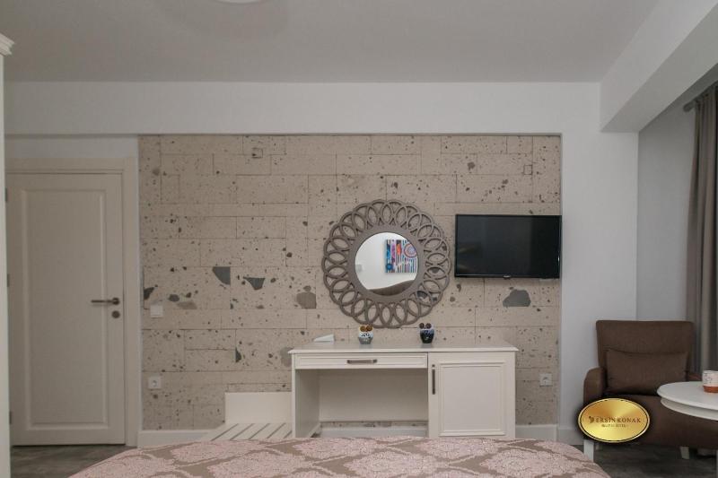 Double Room with Balcony (2 Adults + 1 Child) image 3