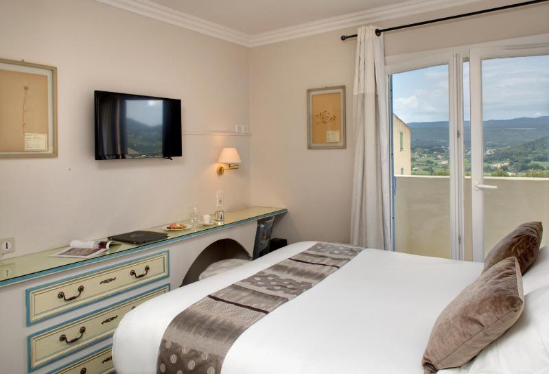 Classic Double Room image 1