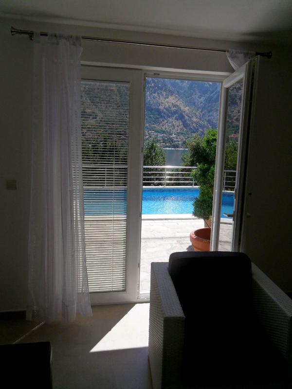 Comfort One-Bedroom Apartment with Sea View  image 2