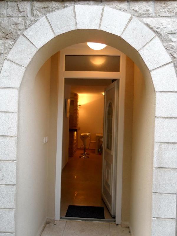 Comfort One-Bedroom Apartment with Sea View  image 3