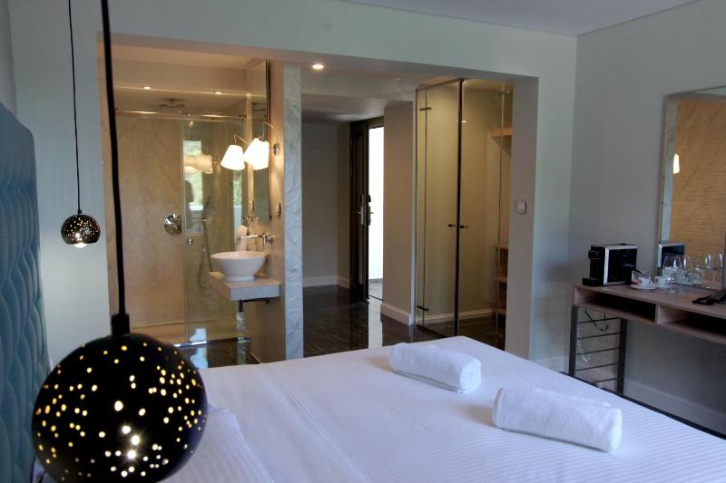 Executive Suite image 4