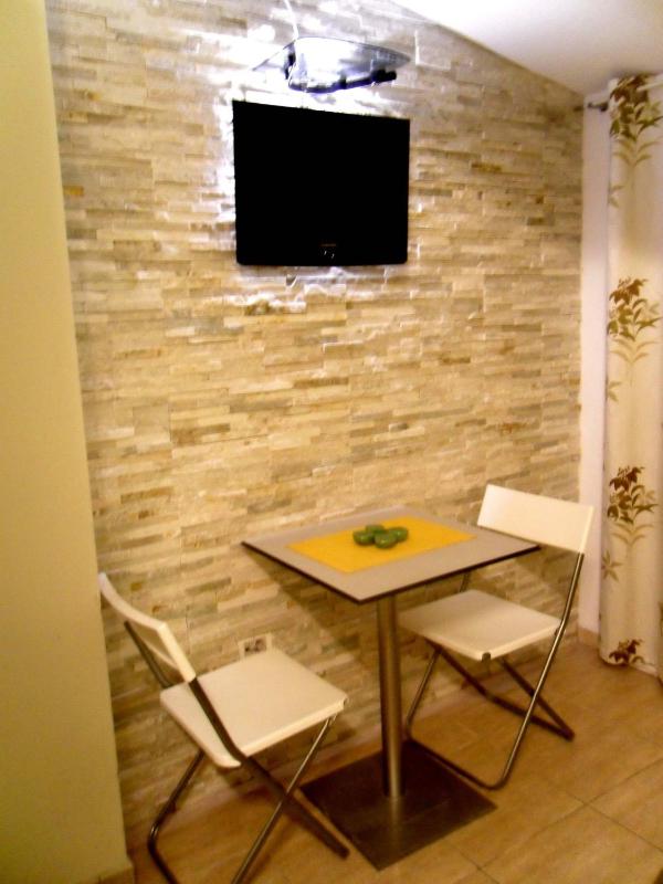 Studio with Balcony and Sea View (2 Adults) image 4