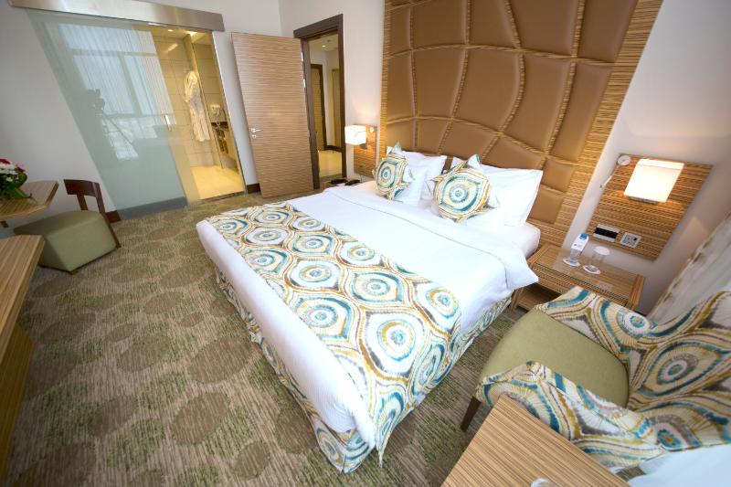 One-Bedroom Suite image 3
