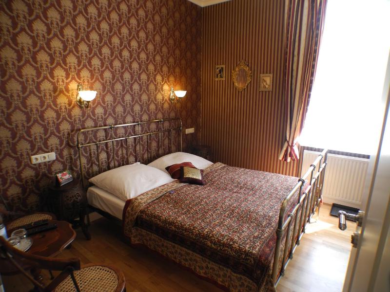 Small Double Room image 3
