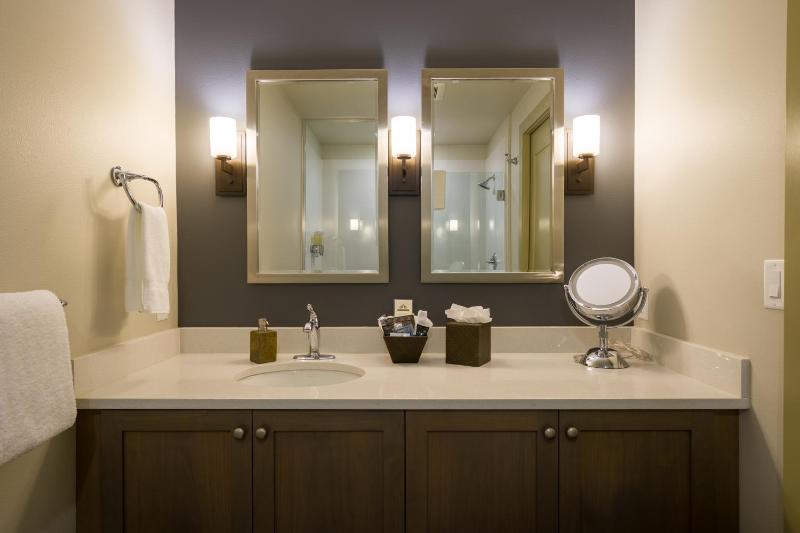 Deluxe King Suite - Extended Stay image 3