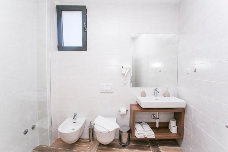 Deluxe Suite with Sea View image 4