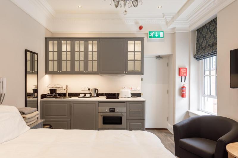 Studio Apartment image 4