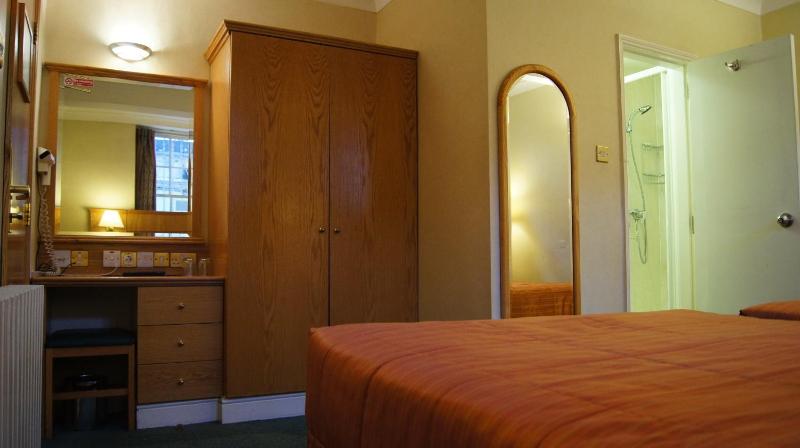 Family Room image 2
