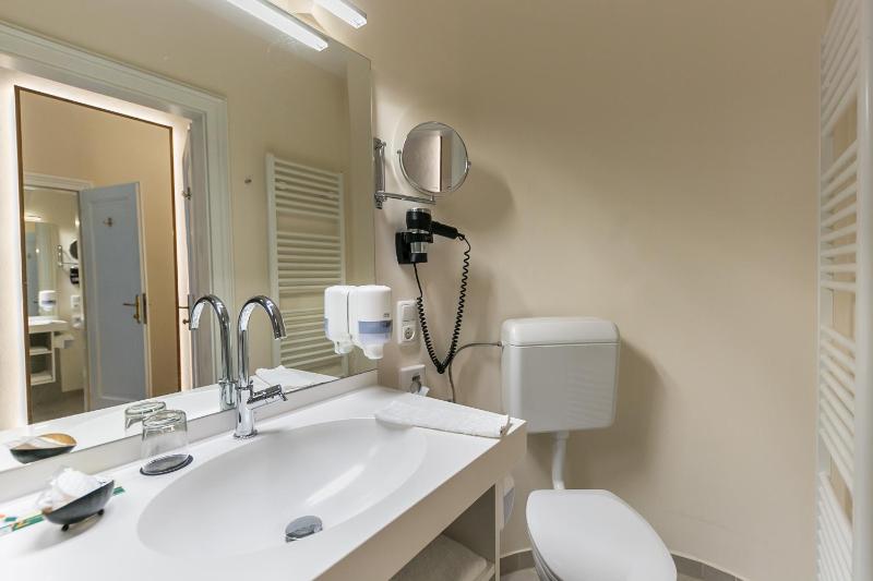Standard Single Room image 2