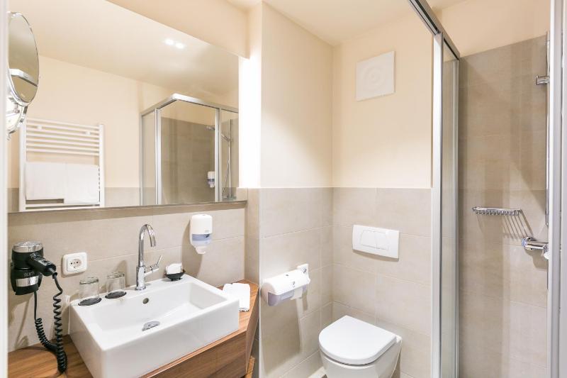 Business Double Room image 3