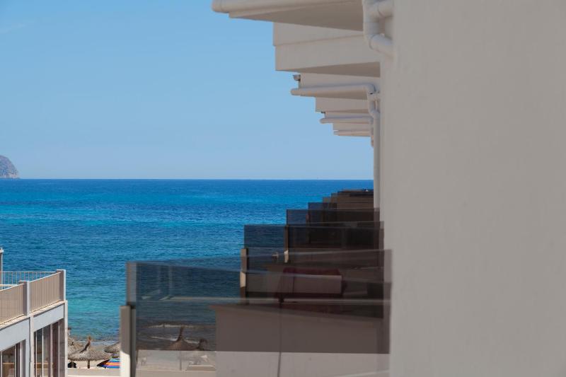Apartment with Lateral Sea View image 2