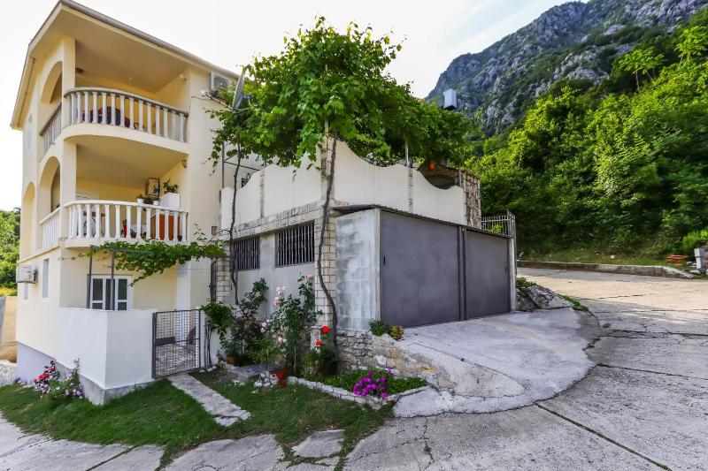 Apartment with Sea View image 3