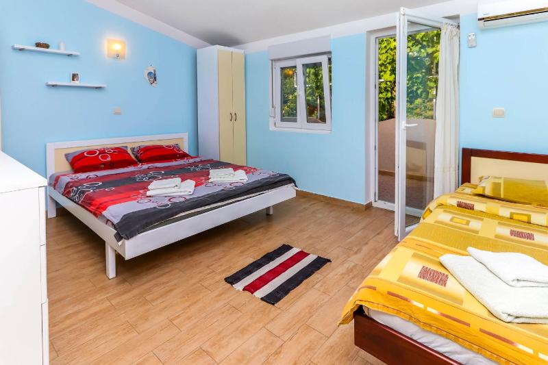 Apartments Zeko - image 13
