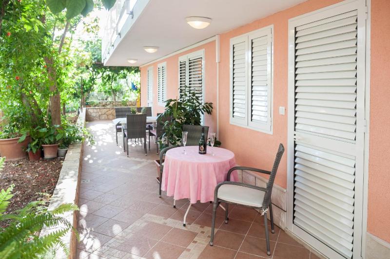 Double Room with Garden View image 2