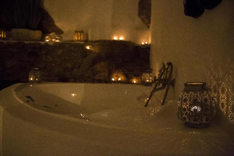 Double Room with Spa Bath image 3