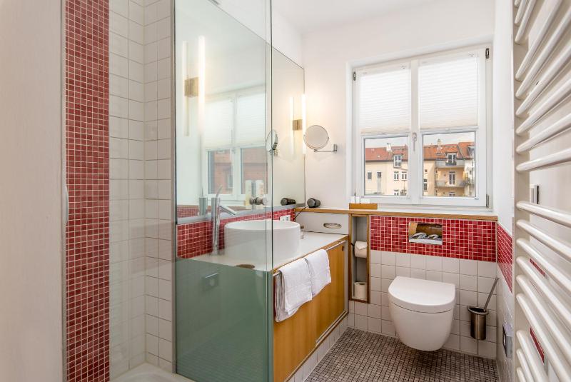 Standard Twin Room image 3