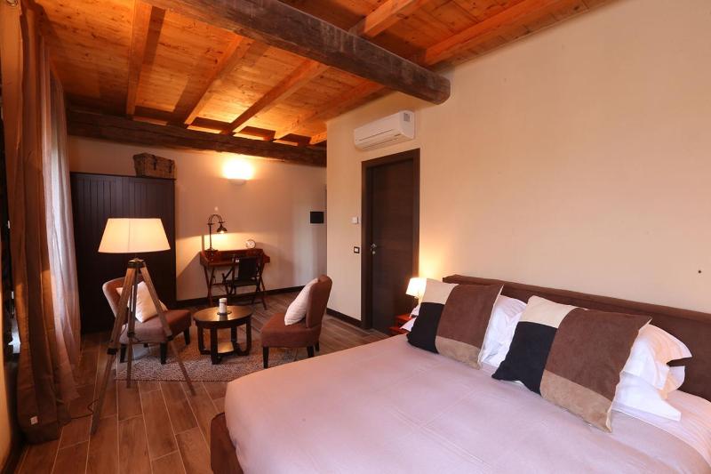 Deluxe Double Room image 1