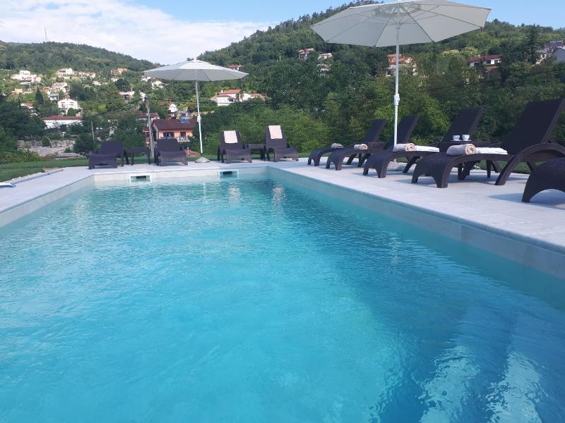 Apartment with Pool View  image 4