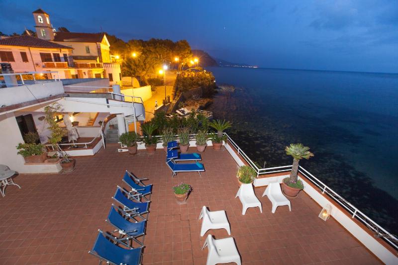 Classic Double Room with shared Terrace and Sea View image 2