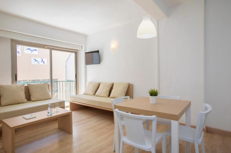One-Bedroom Apartment with Balcony image 3