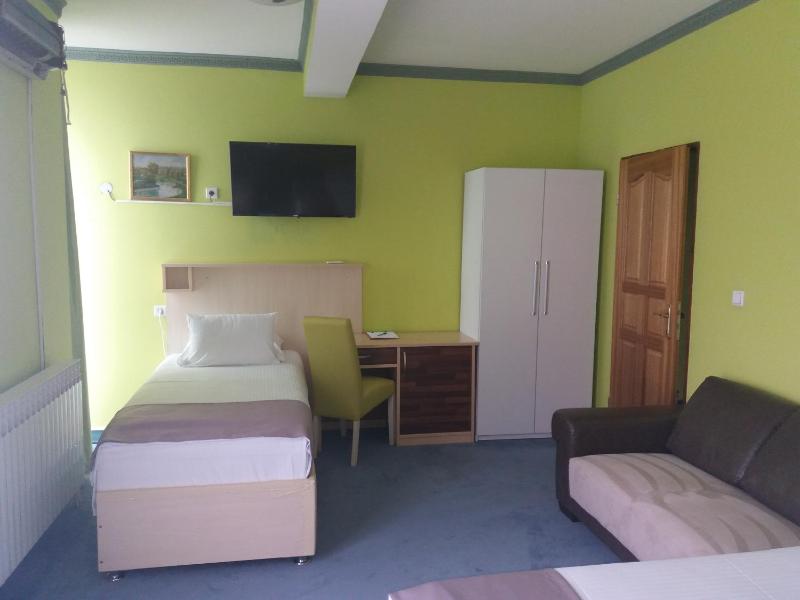 One-Bedroom Apartment image 1