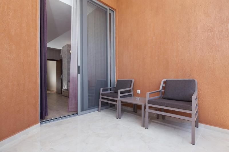 Deluxe Double Room with Sea View image 2