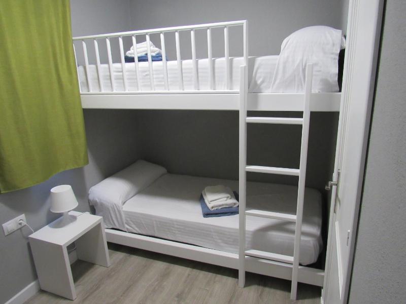 Three-Bedroom Apartment with Bunk Beds image 2