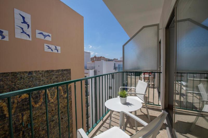 Twin Room with Balcony image 2
