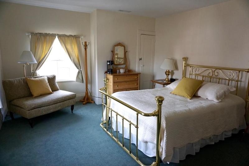 Classic Room - Curwen House- NO PETS image 2