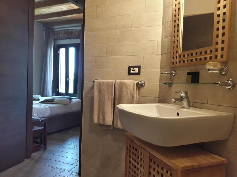 Deluxe Double Room image 3