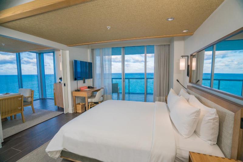 One Bedroom Suite King Bed - Ocean Front