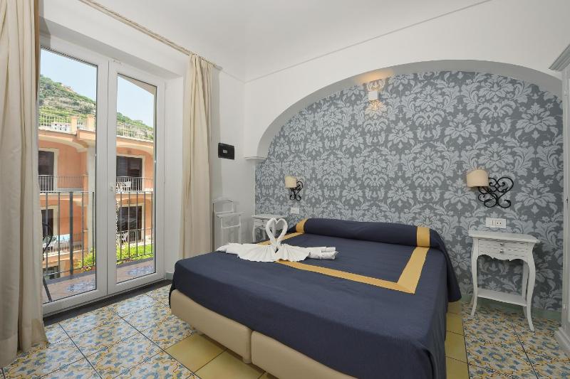 Superior Double Room image 3