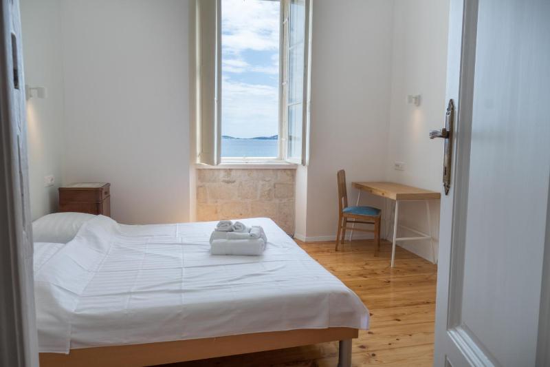 Beachfront 4-bedroom villa Sea Wave in Orebic Croatia - image 12
