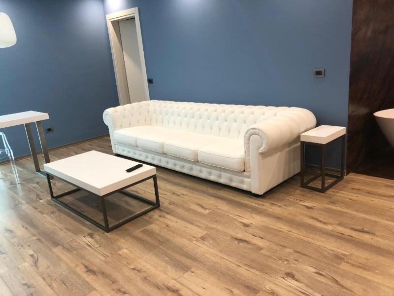 Superior King Suite image 2