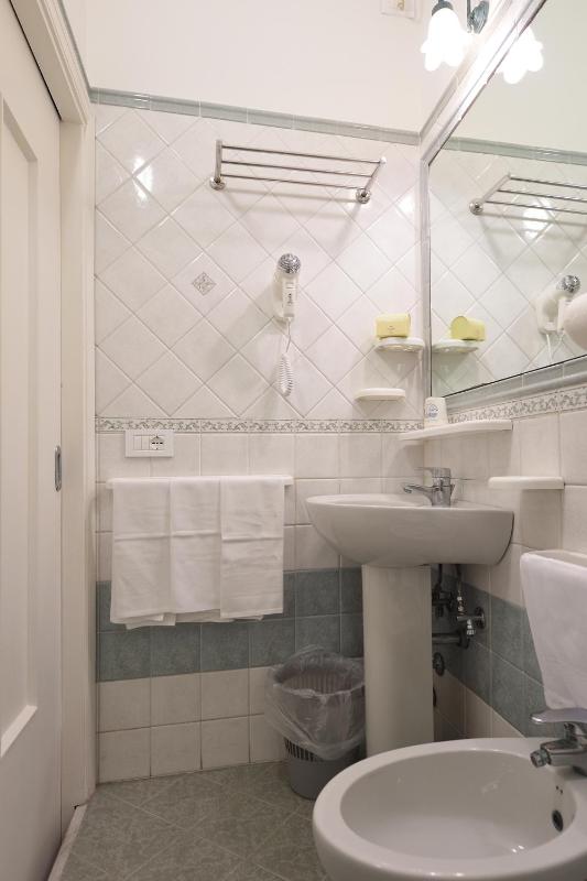 Superior Triple Room image 2