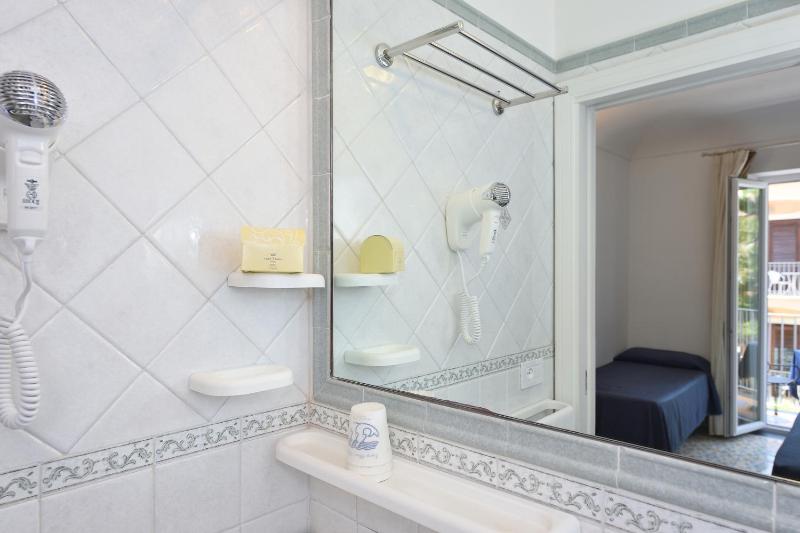 Superior Triple Room image 3
