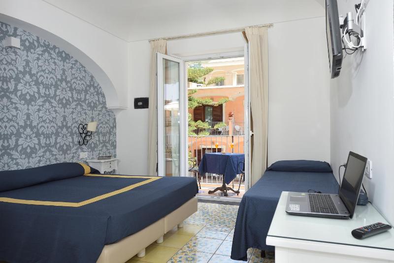 Triple Room image 2