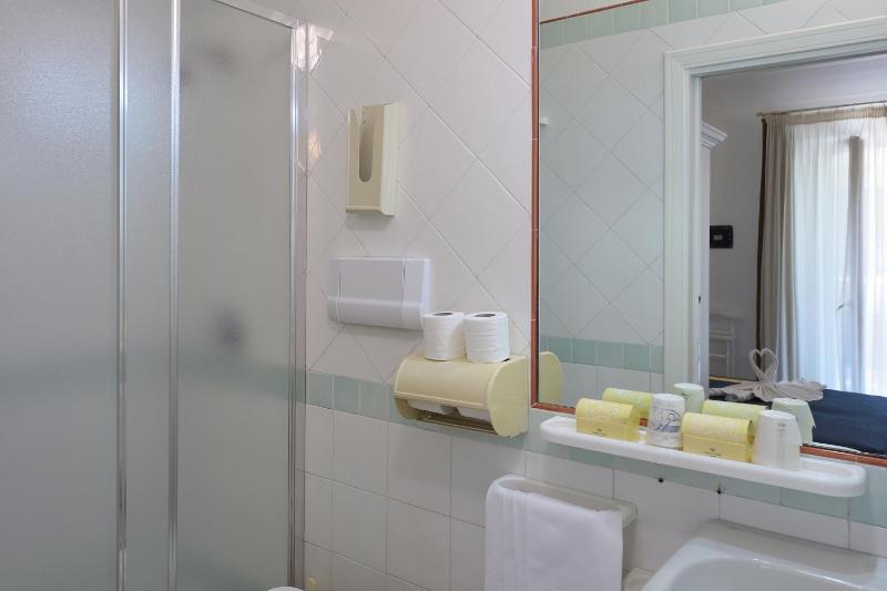 Superior Quadruple Room image 2