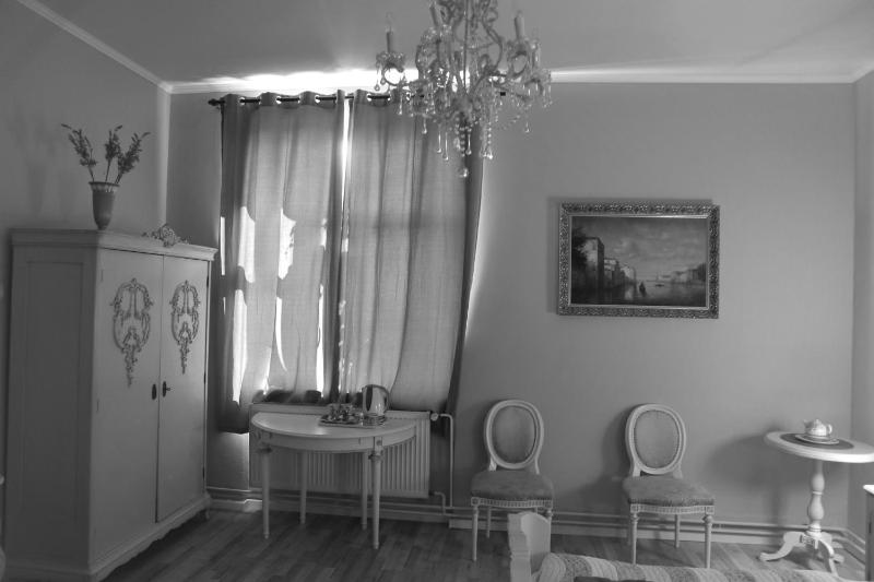 Superior King Room image 4