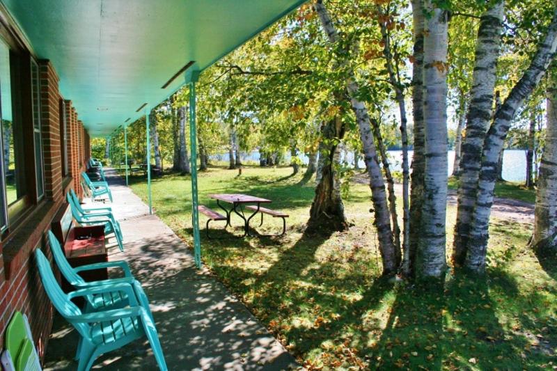 Deluxe Double or Twin Room with Lake View image 4
