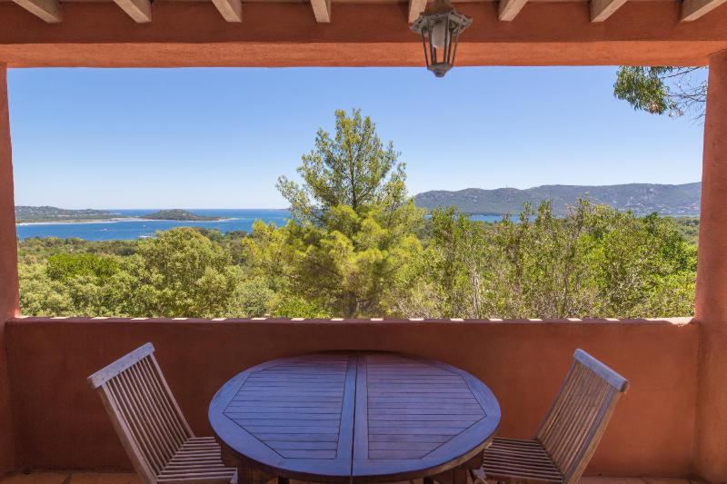 One-Bedroom Apartment with Sea View image 2