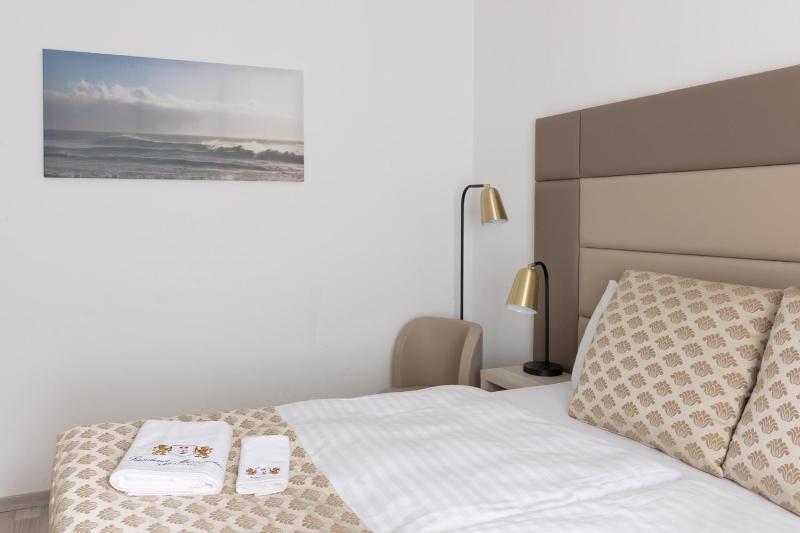 Deluxe Double Studio King size bed image 4