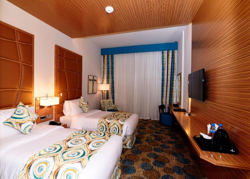 Standard Twin Room image 4